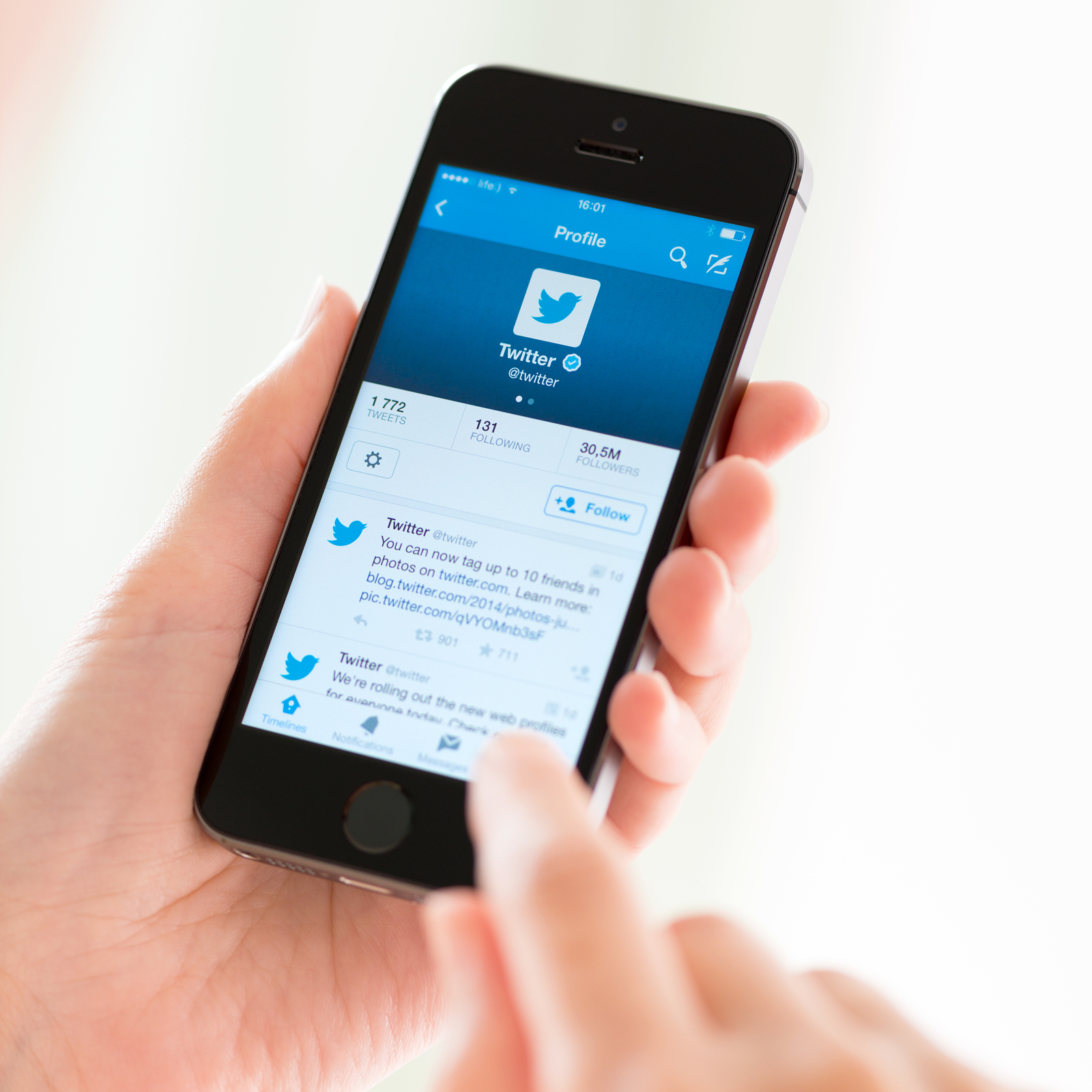 soical media marketing- Twitter Profile On Apple Iphone 5S social media marketing