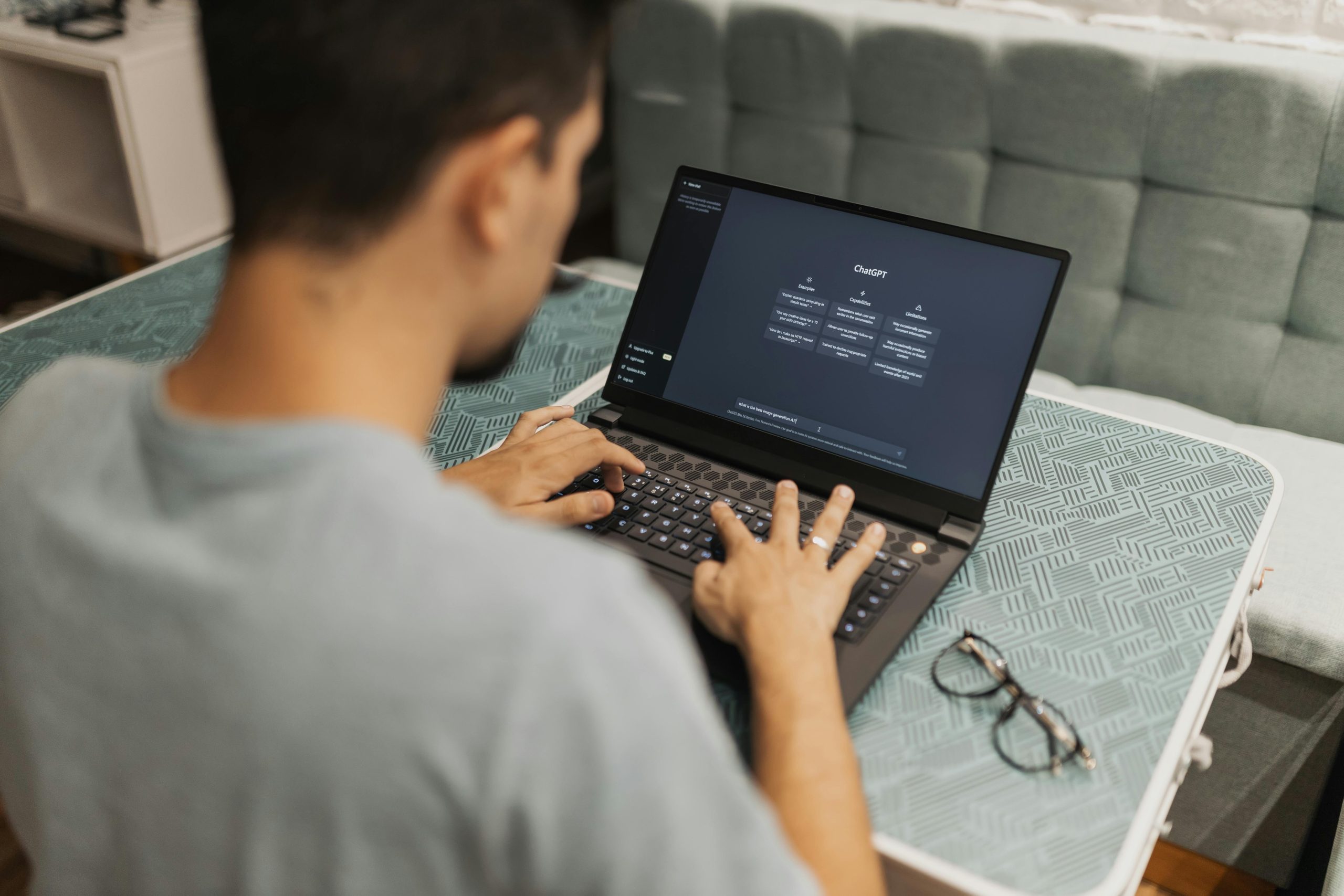 drawbacks & benefits of using chatgpt for content itvibes Drawbacks & Benefits of Using ChatGPT for Content ITVibes